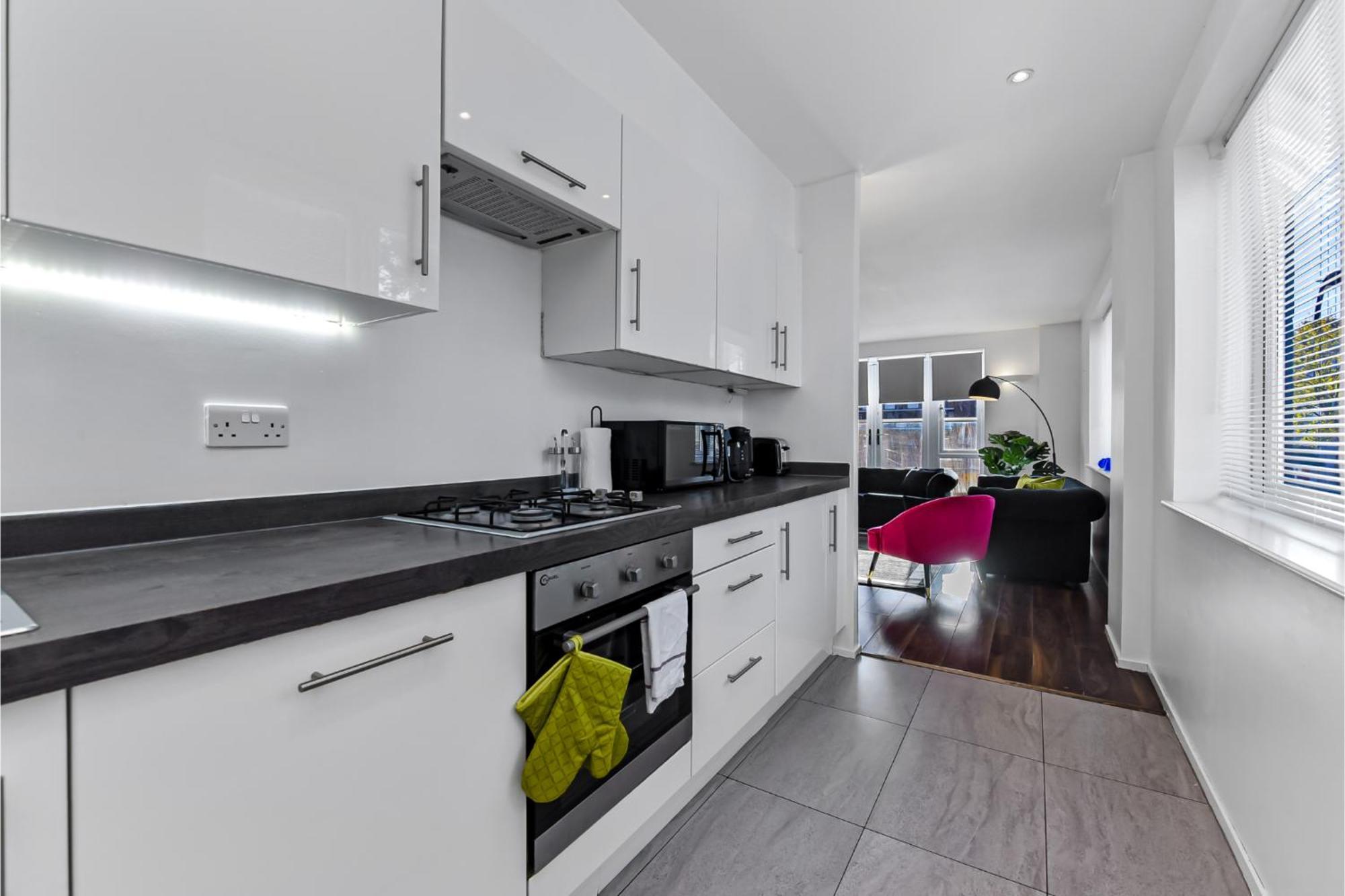 Charming And Modern 2 Bedroom Flat Apartment