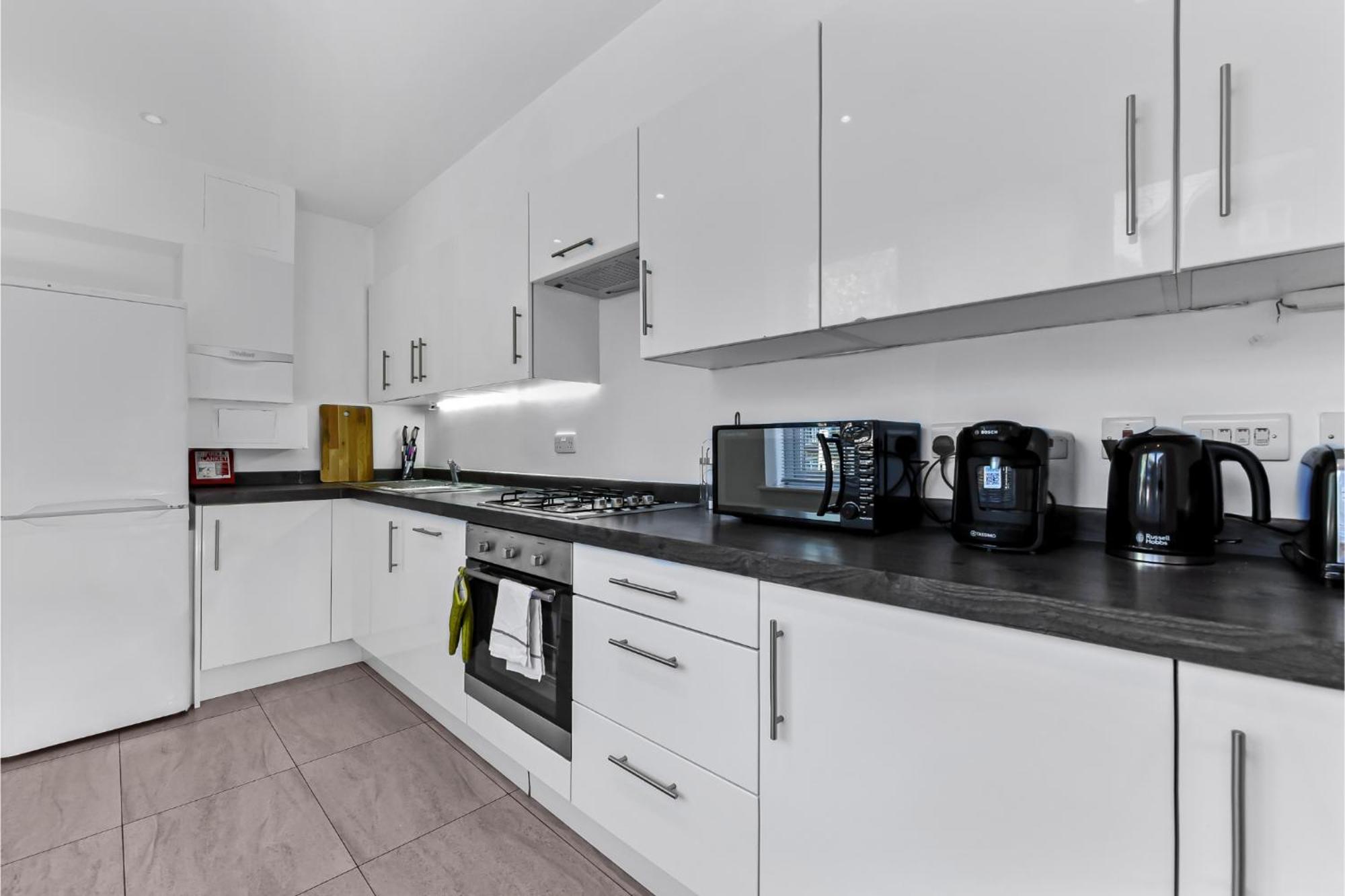 Apartment Charming And Modern 2 Bedroom Flat *