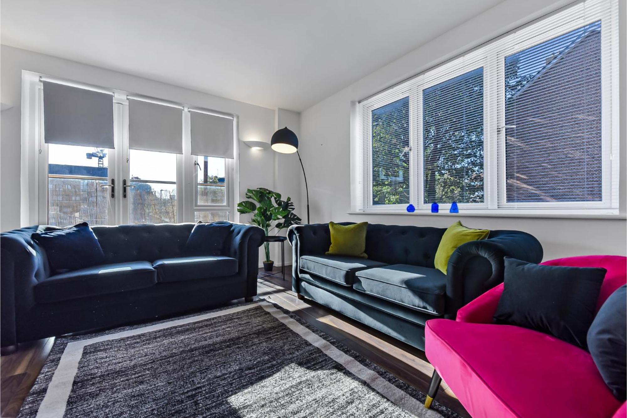 Charming And Modern 2 Bedroom Flat *