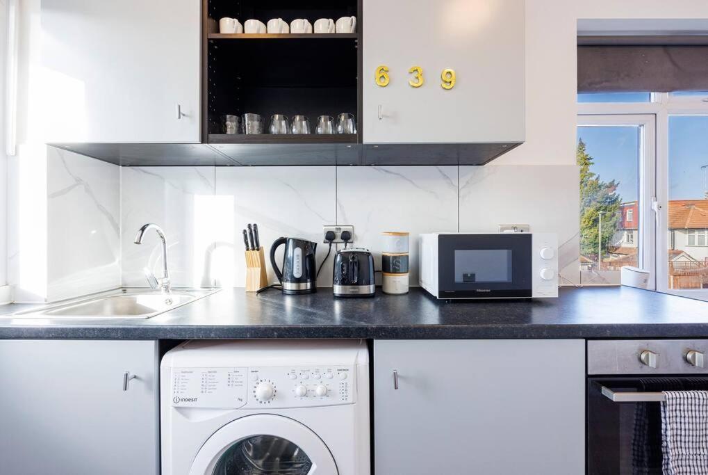 North West Studio By Av Short Lets Apartment *