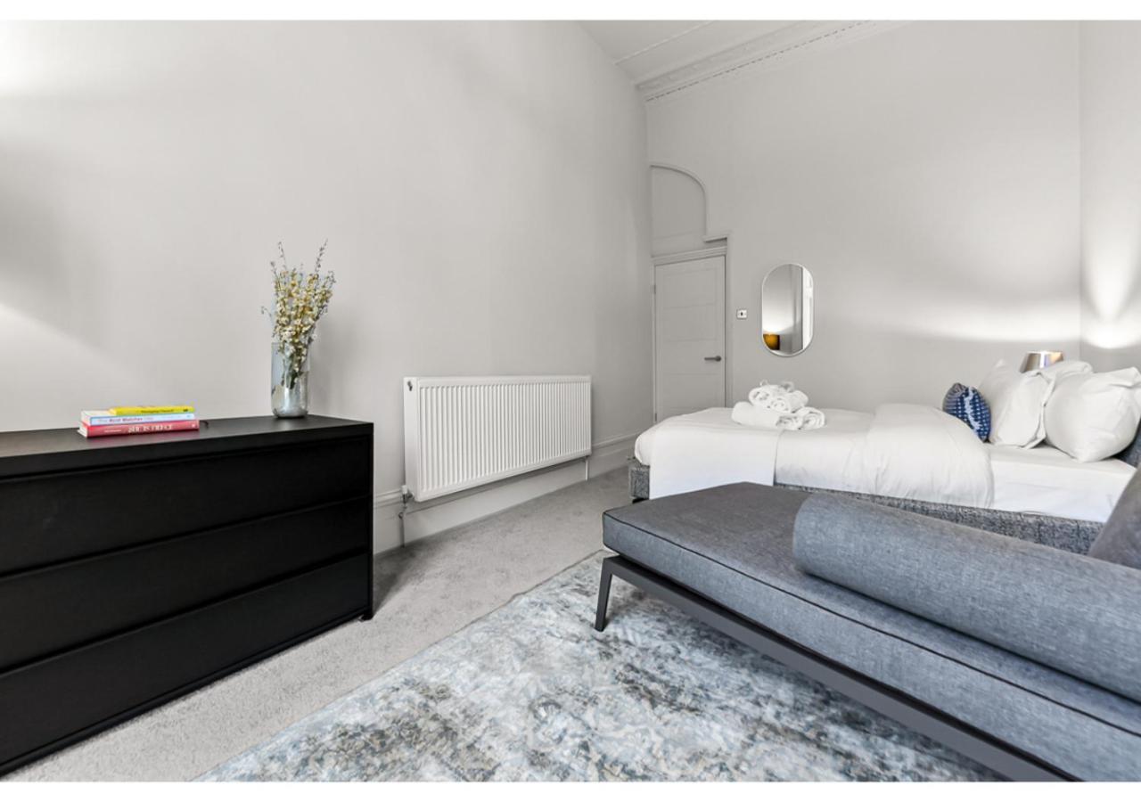 Upscale Urban Haven: Luxury Flat *