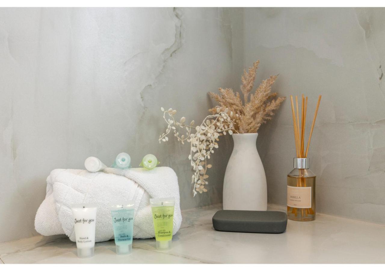 Chic & Radiant Retreat In Harringay Ladder London