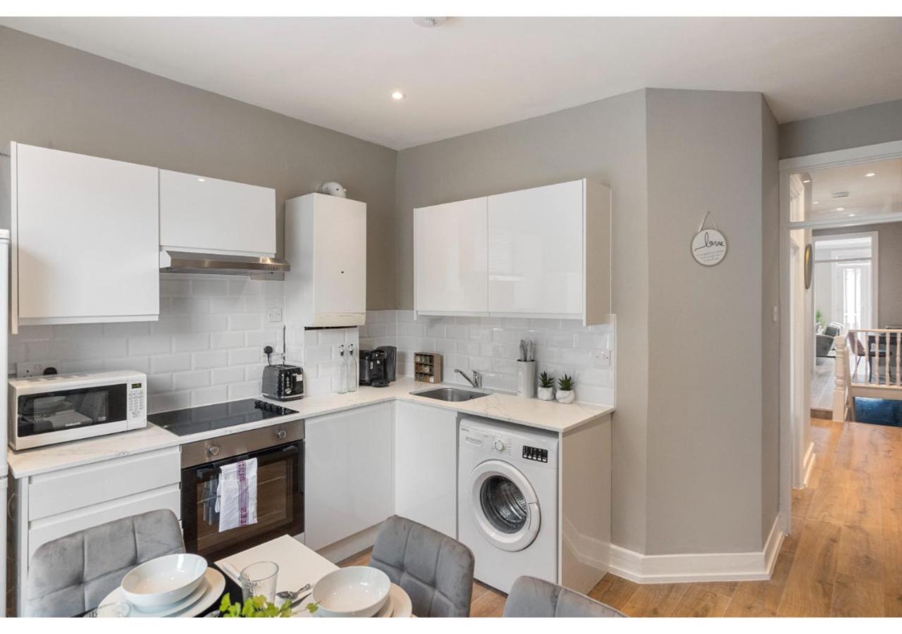 Chic & Radiant Retreat In Harringay Ladder London