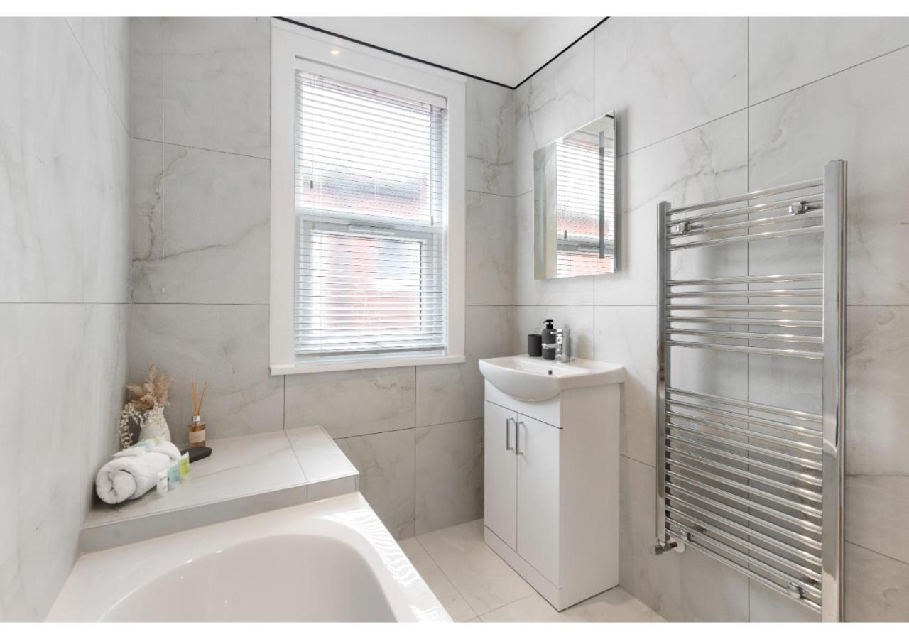 Apartment Chic & Radiant Retreat In Harringay Ladder *