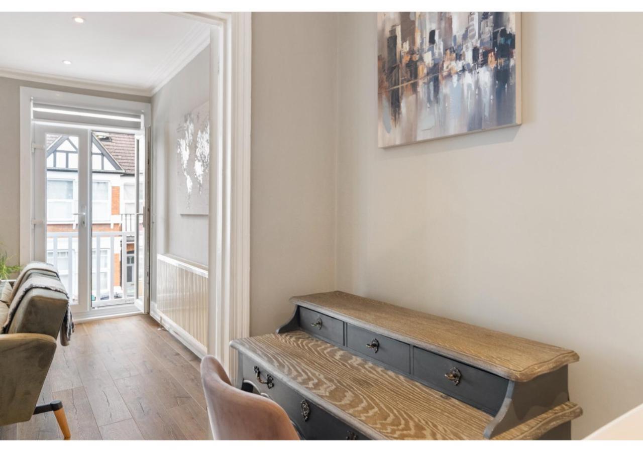 Apartment Chic & Radiant Retreat In Harringay Ladder