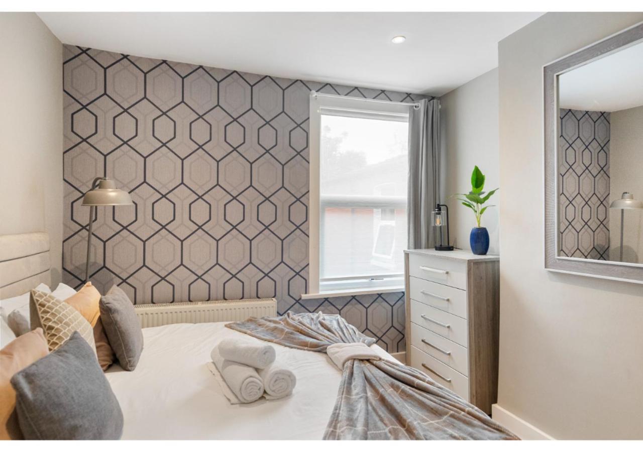 Chic & Radiant Retreat In Harringay Ladder Apartment London