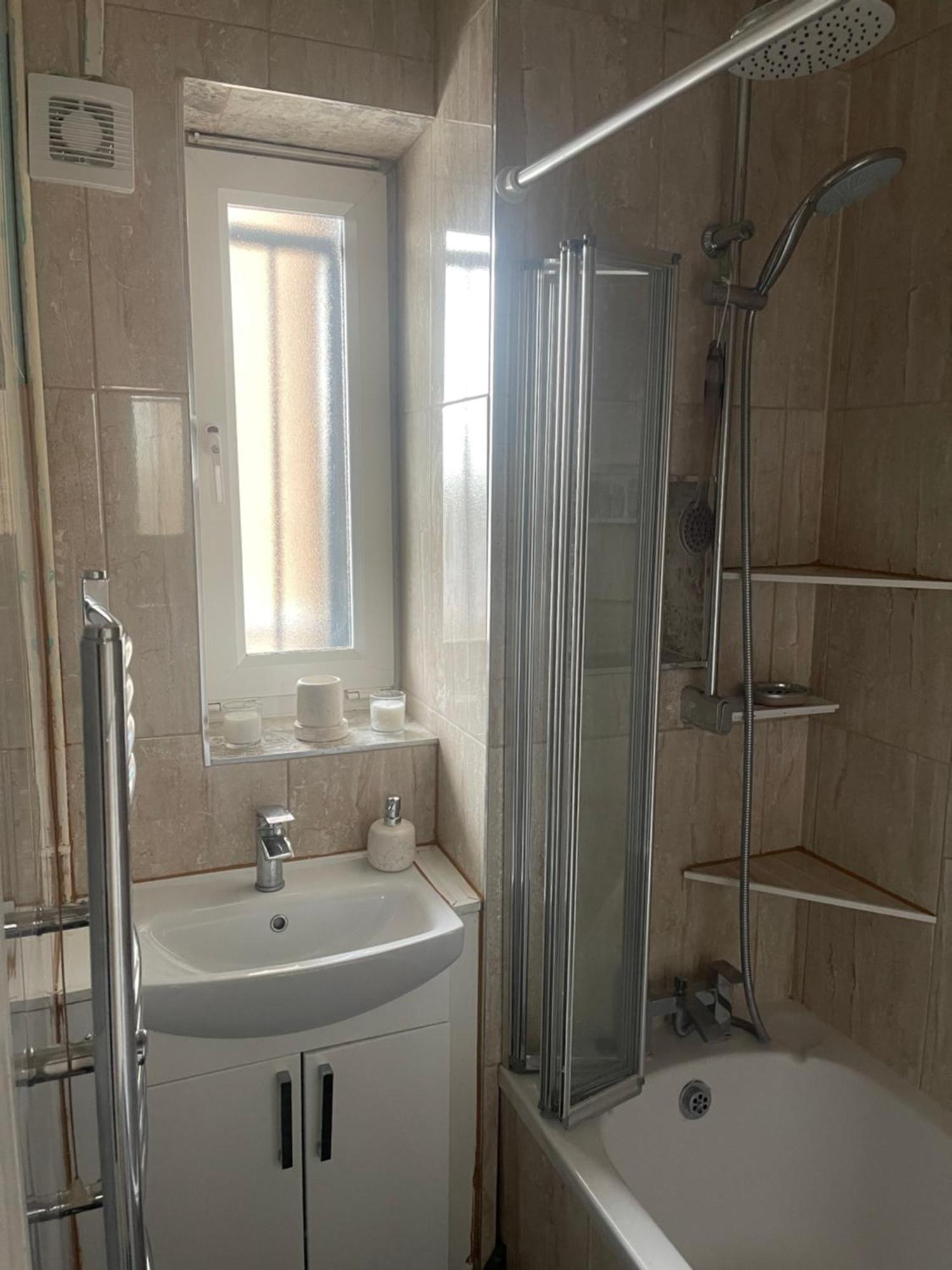2 Bed In Lambeth Apartment