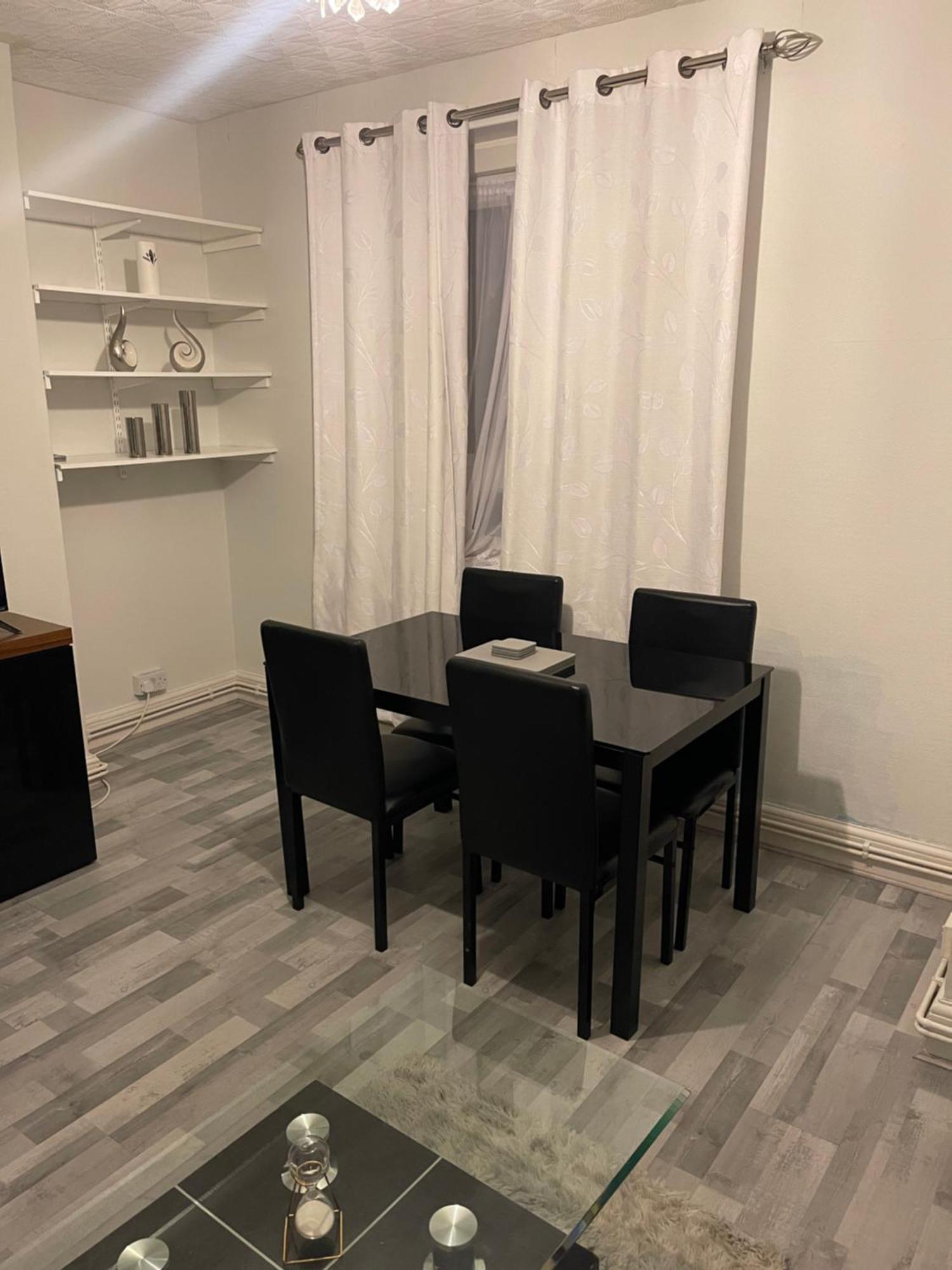 2 Bed In Lambeth Apartment