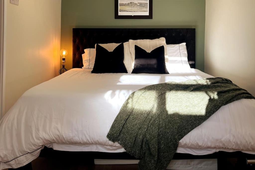 Chic, Relaxing Just 18 Mins Into The Apartment *