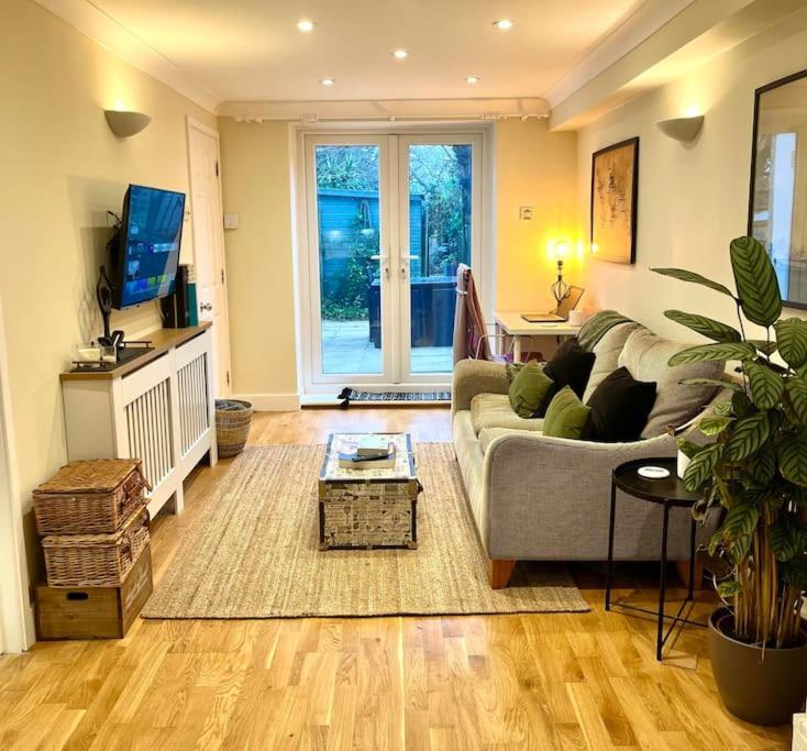 Chic, Relaxing Just 18 Mins Into The * London