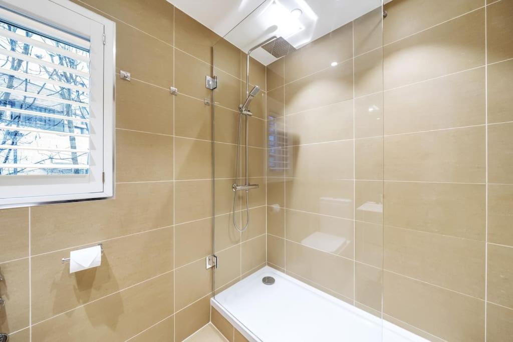 Stylish Contemporary 1 Bed Flat Near Bridge Appartement