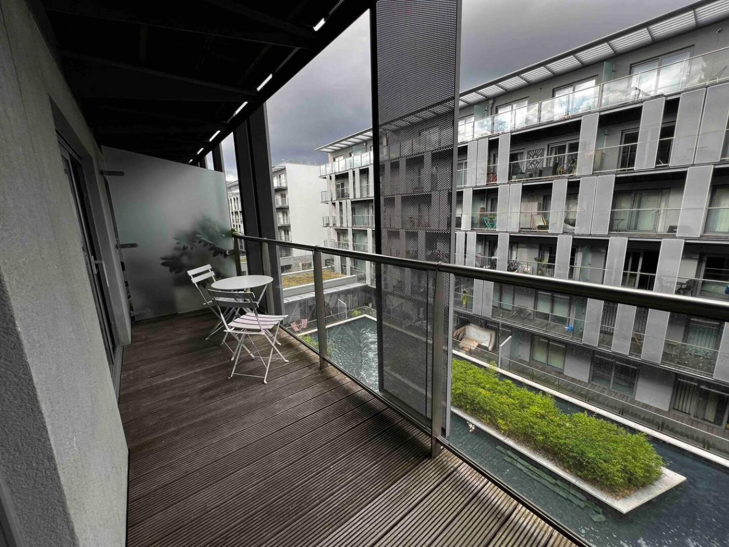 Stylish 1-bed Flat With Sofa-bed In *