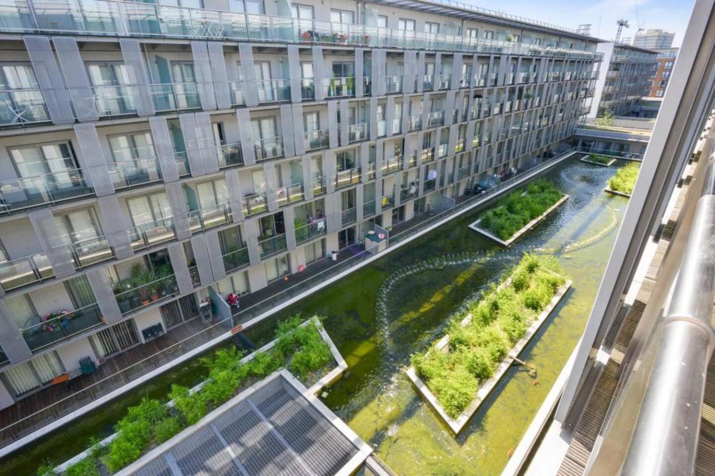 Stylish 1-bed Flat With Sofa-bed In *