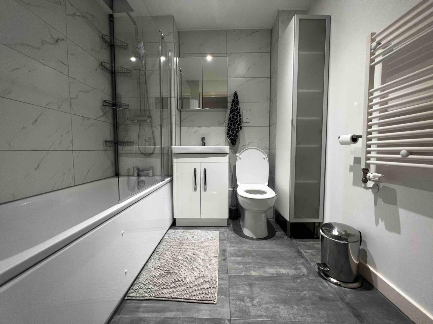 Apartment Stylish 1-bed Flat With Sofa-bed In *