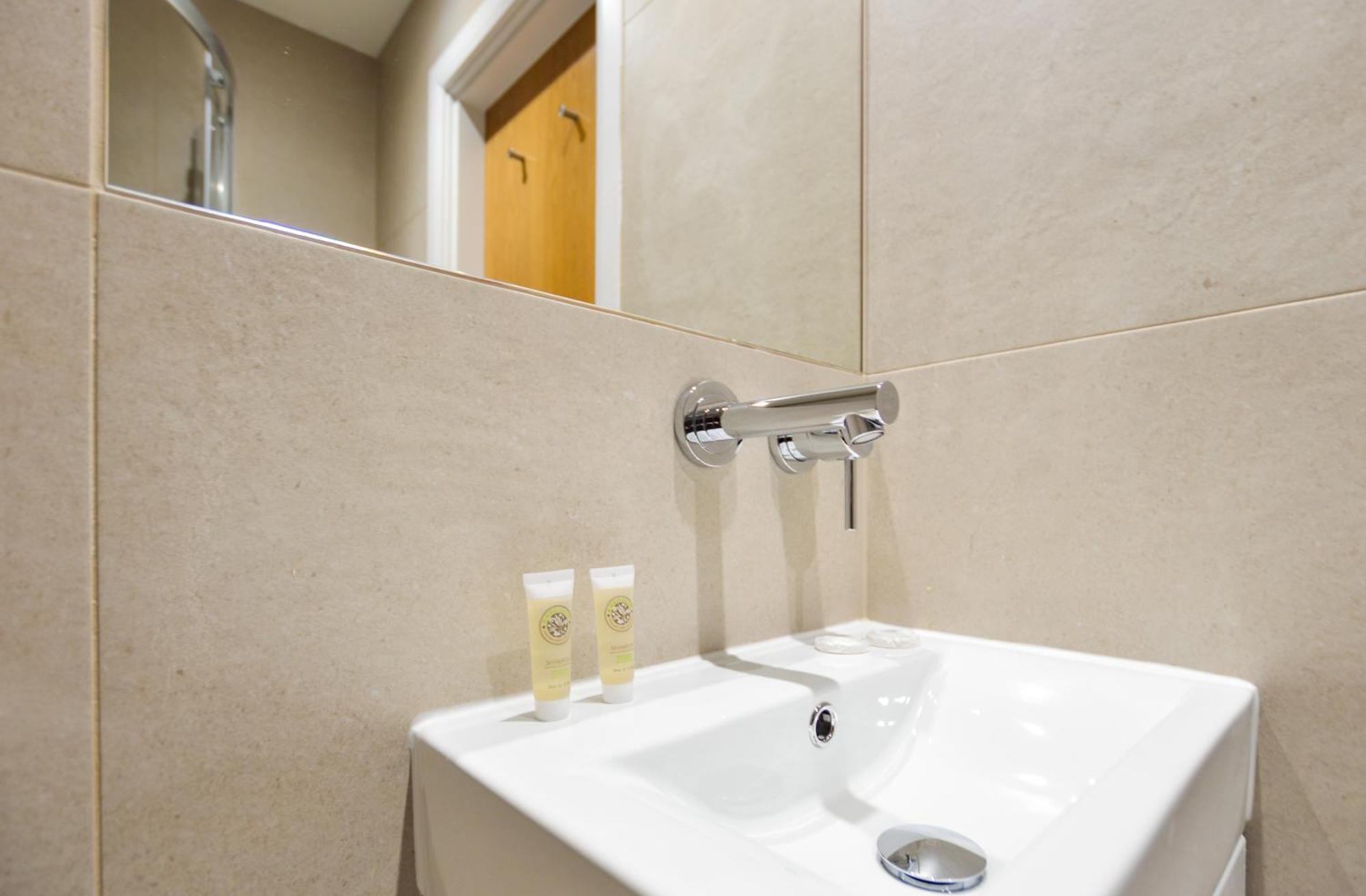 Queensborough Terrace Serviced By Concept