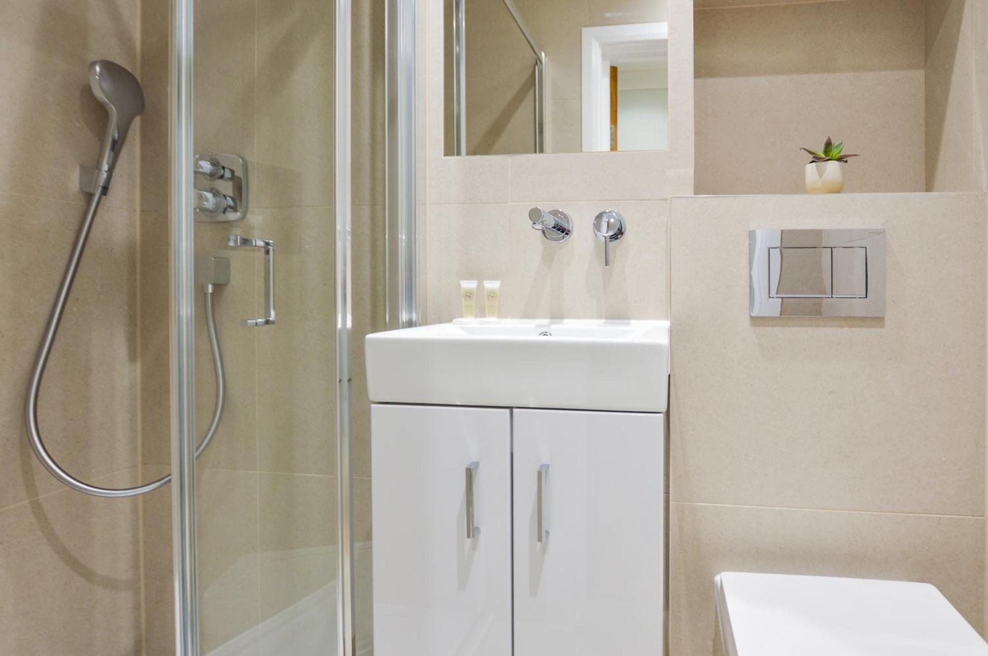 Queensborough Terrace Serviced By Concept