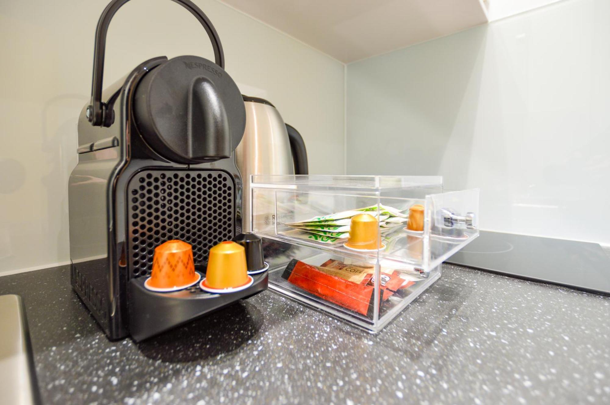 Queensborough Terrace Serviced By Concept *