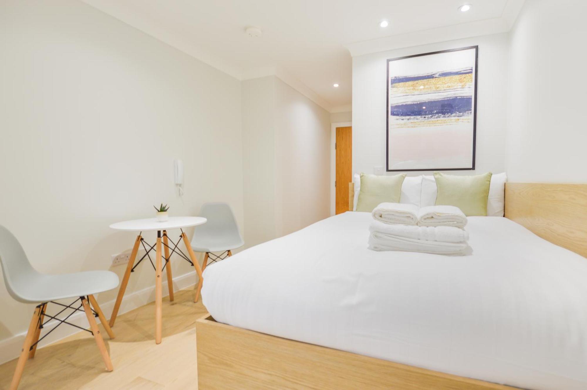 Queensborough Terrace Serviced By Concept
