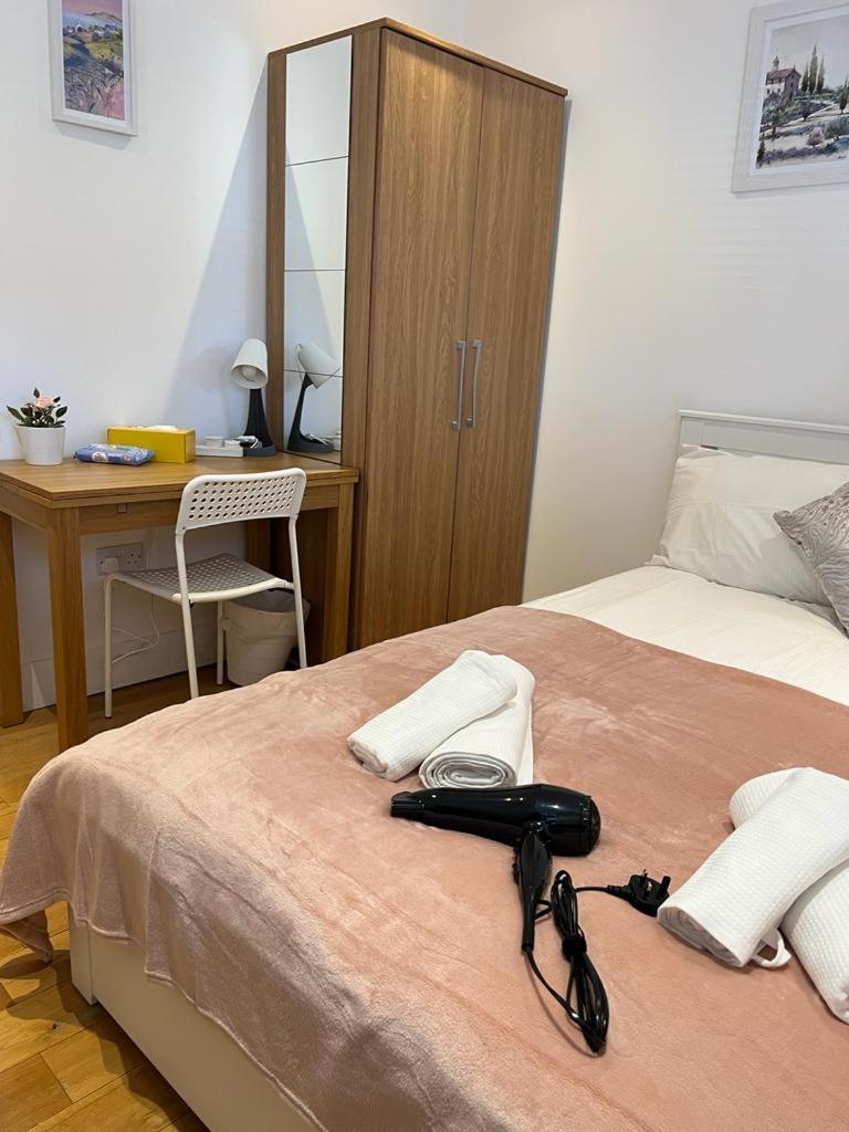 Privatunterkunft Private Near Euston Station, *