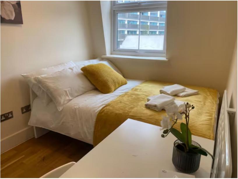 Private In Euston Square, * London