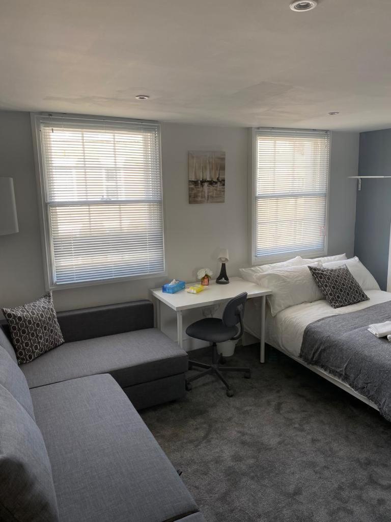 Homestay Comfy Private Bedrooms In Euston, *