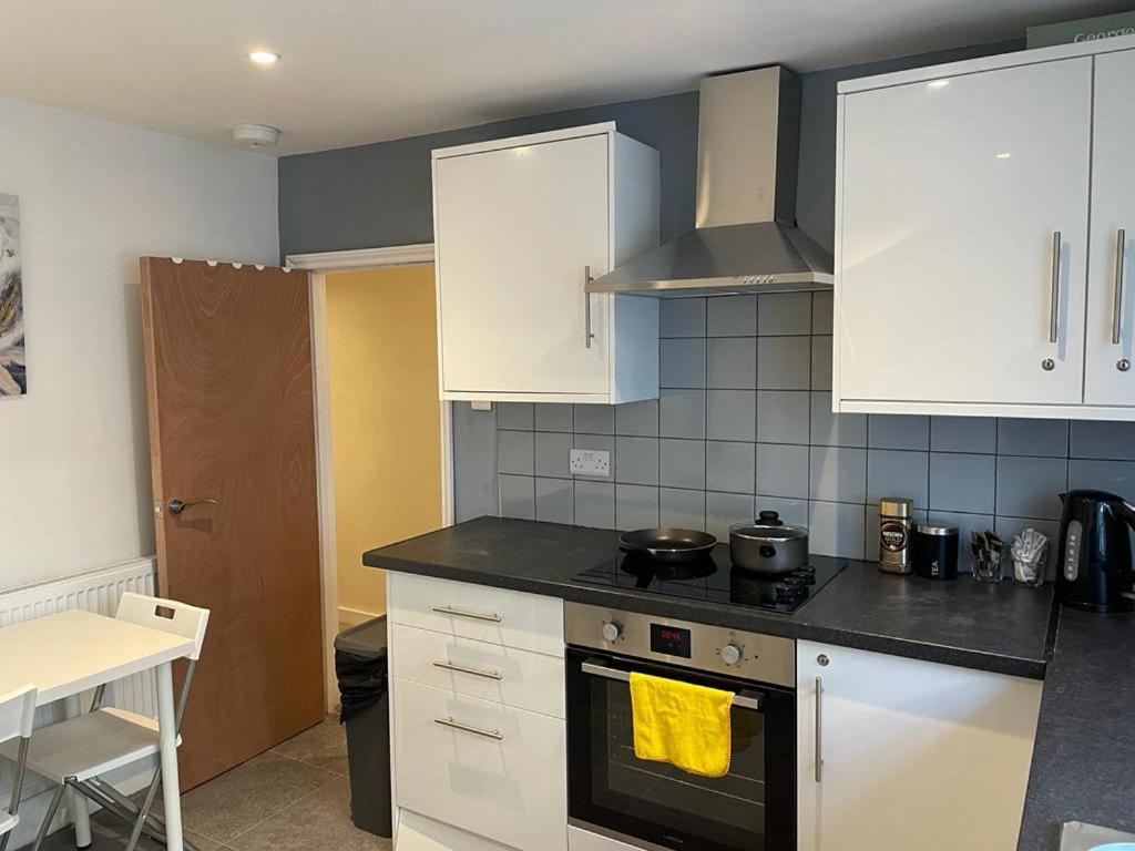 Comfy Private Bedrooms In Euston, Homestay