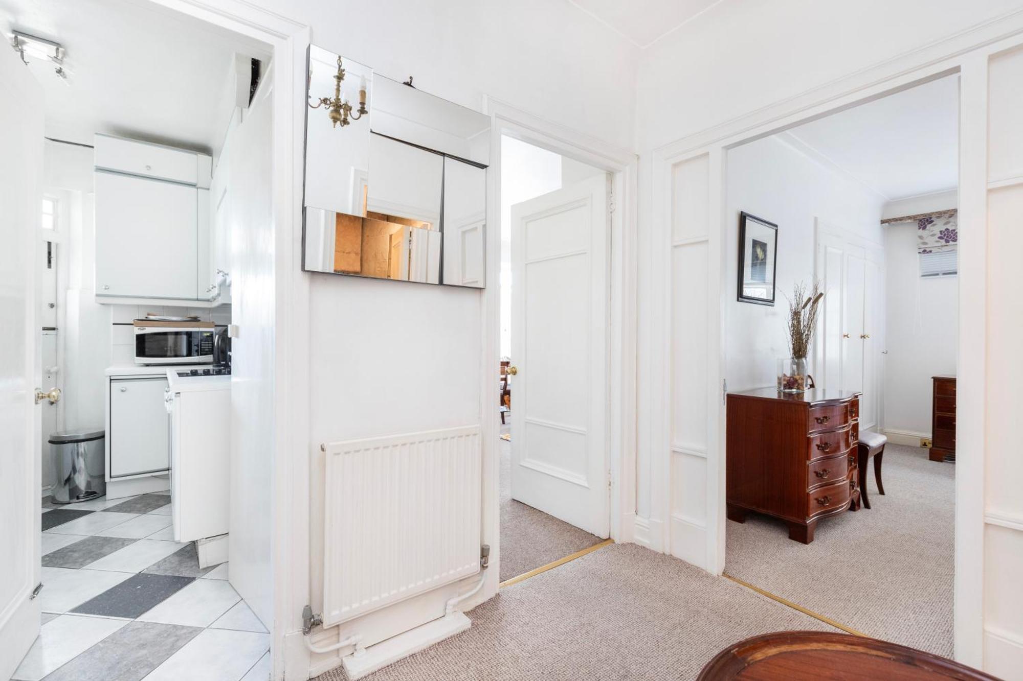 Executive Knightsbridge Apartment *