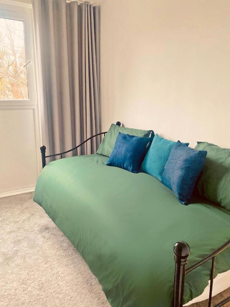 Lovely Bedroom Battersea Homestay London