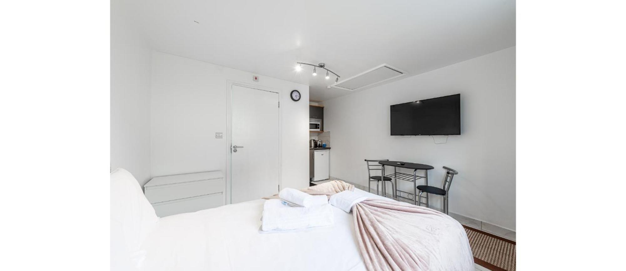 Apartment Newly Renovated Cozy Studio #2