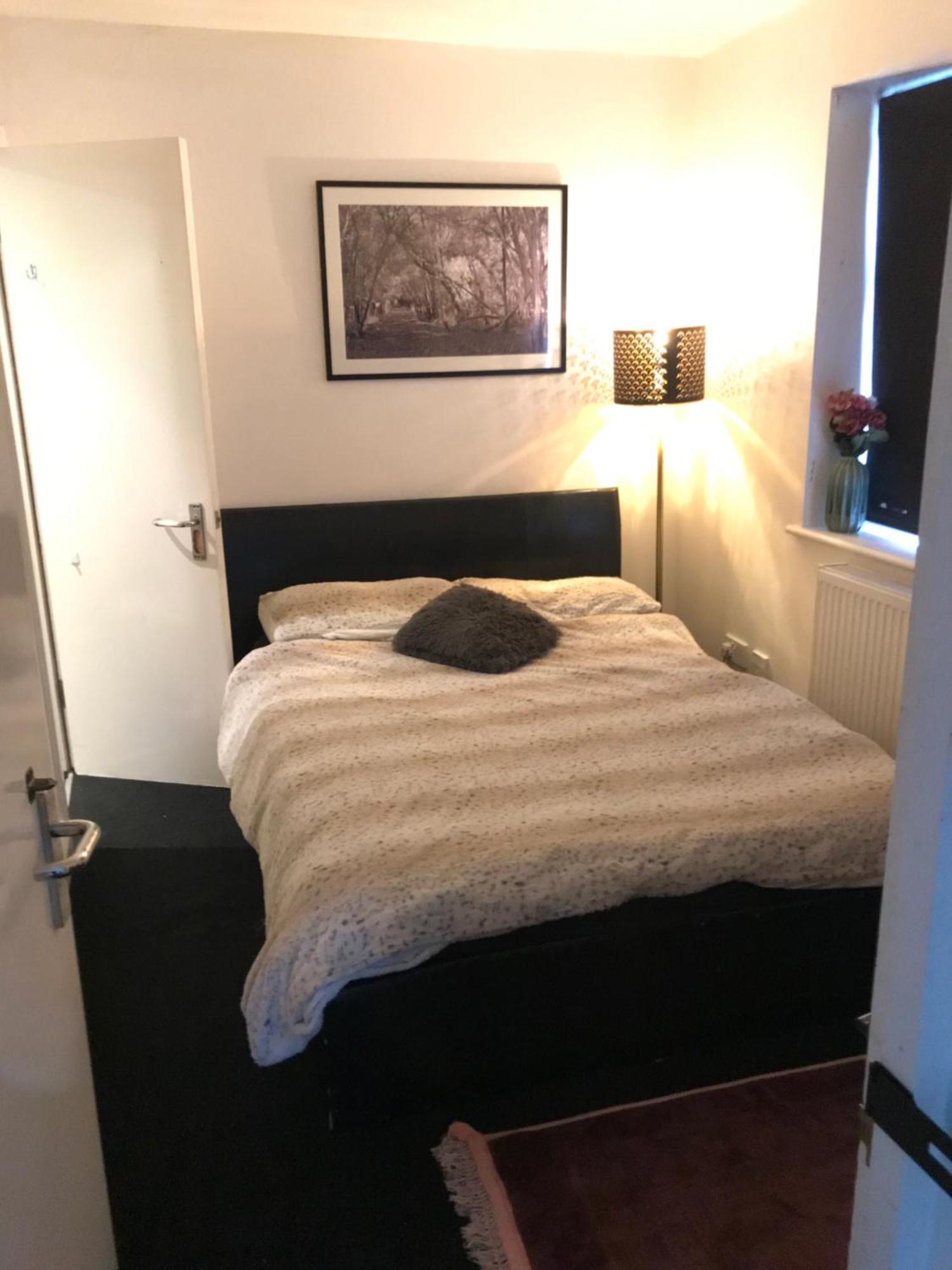 And Private Bathroom In The Whitehouse Homestay London