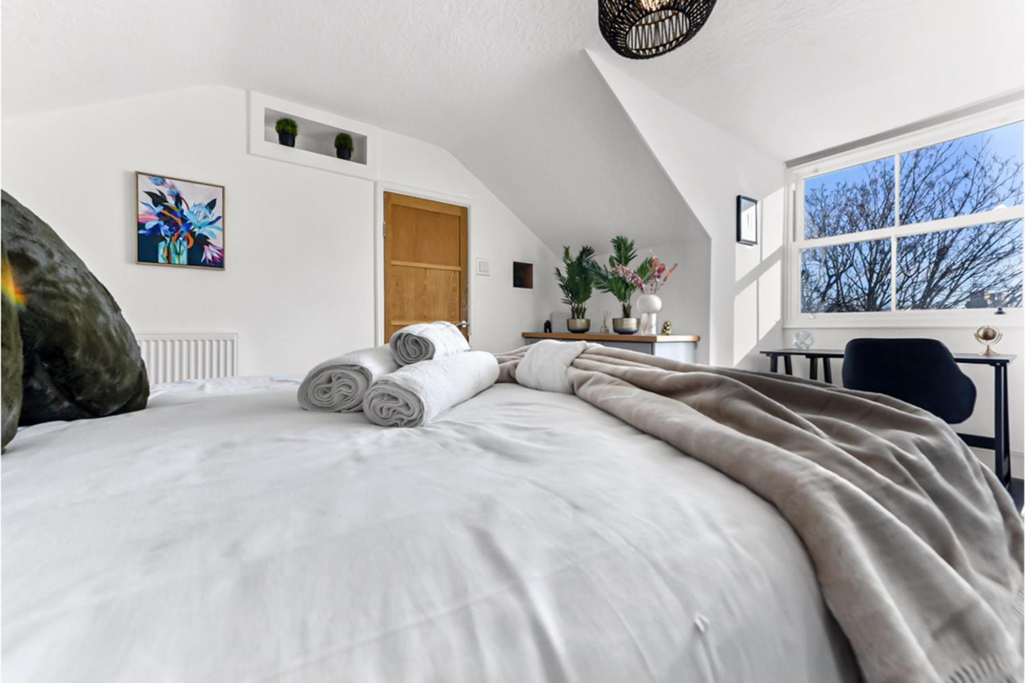 Peaceful And Radiant 3br Flat