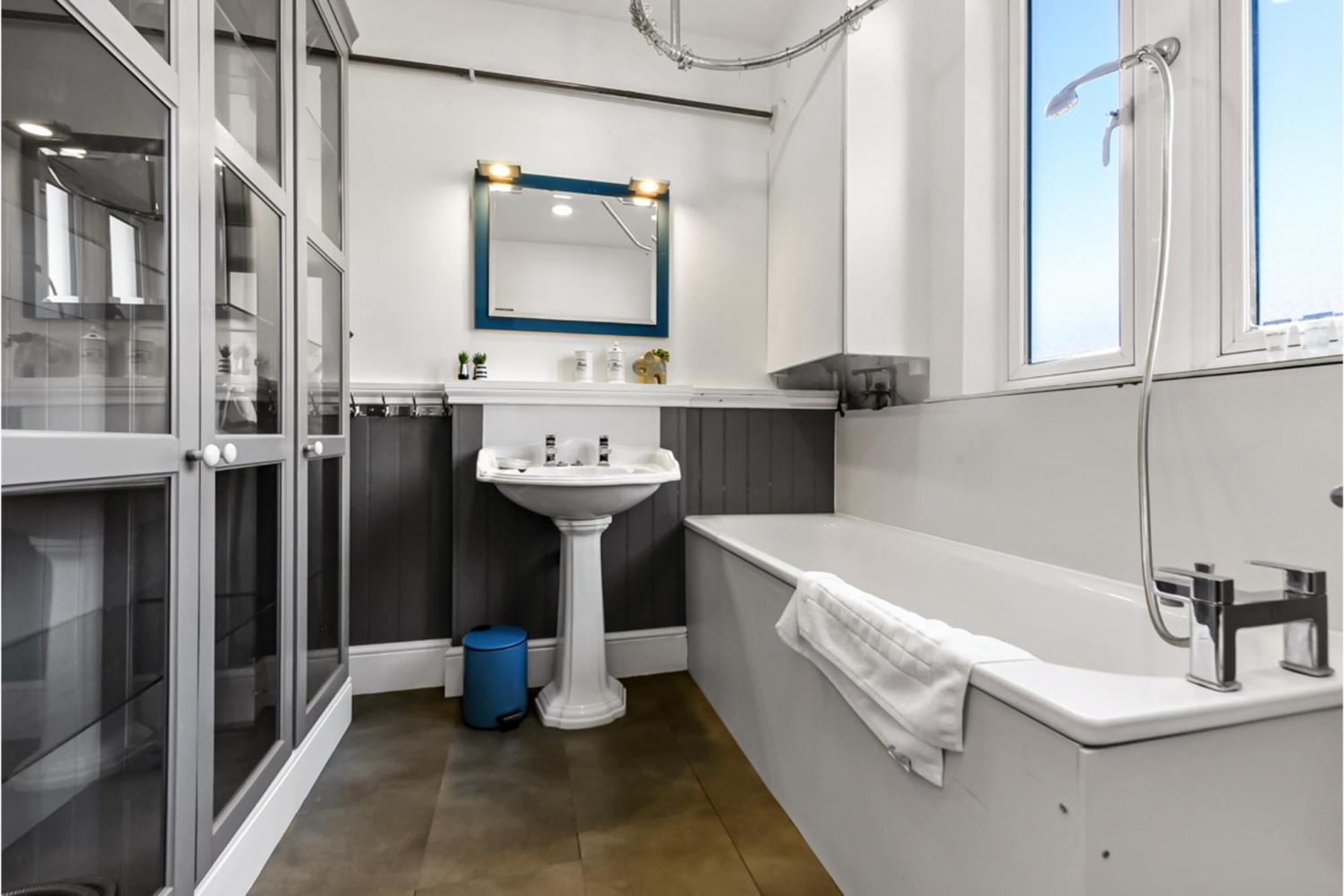 Peaceful And Radiant 3br Flat Apartment *