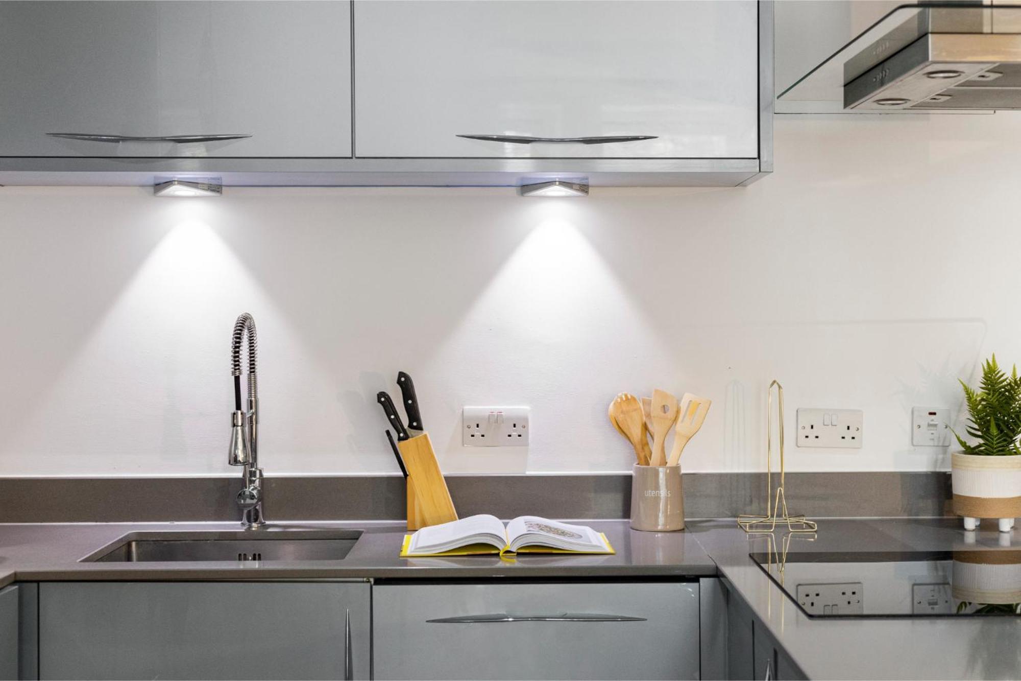 Tranquil Flat With Outdoor Space - Prime Location!