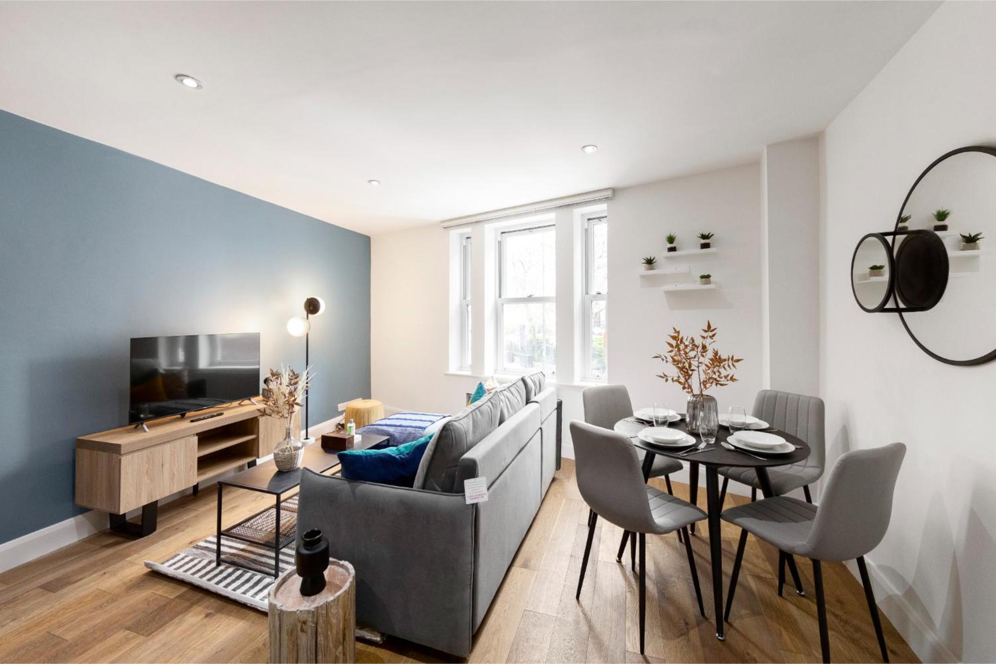 Tranquil Flat With Outdoor Space - Prime Location! *