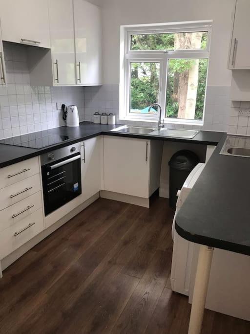 Spacious Kosher Flat In Golders Apartment *