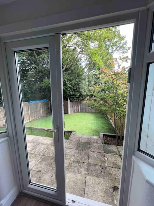 Spacious Kosher Flat In Golders * London