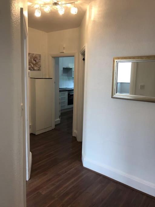 Spacious Kosher Flat In Golders Apartment London