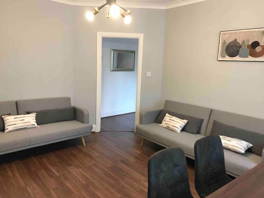 Spacious Kosher Flat In Golders * London