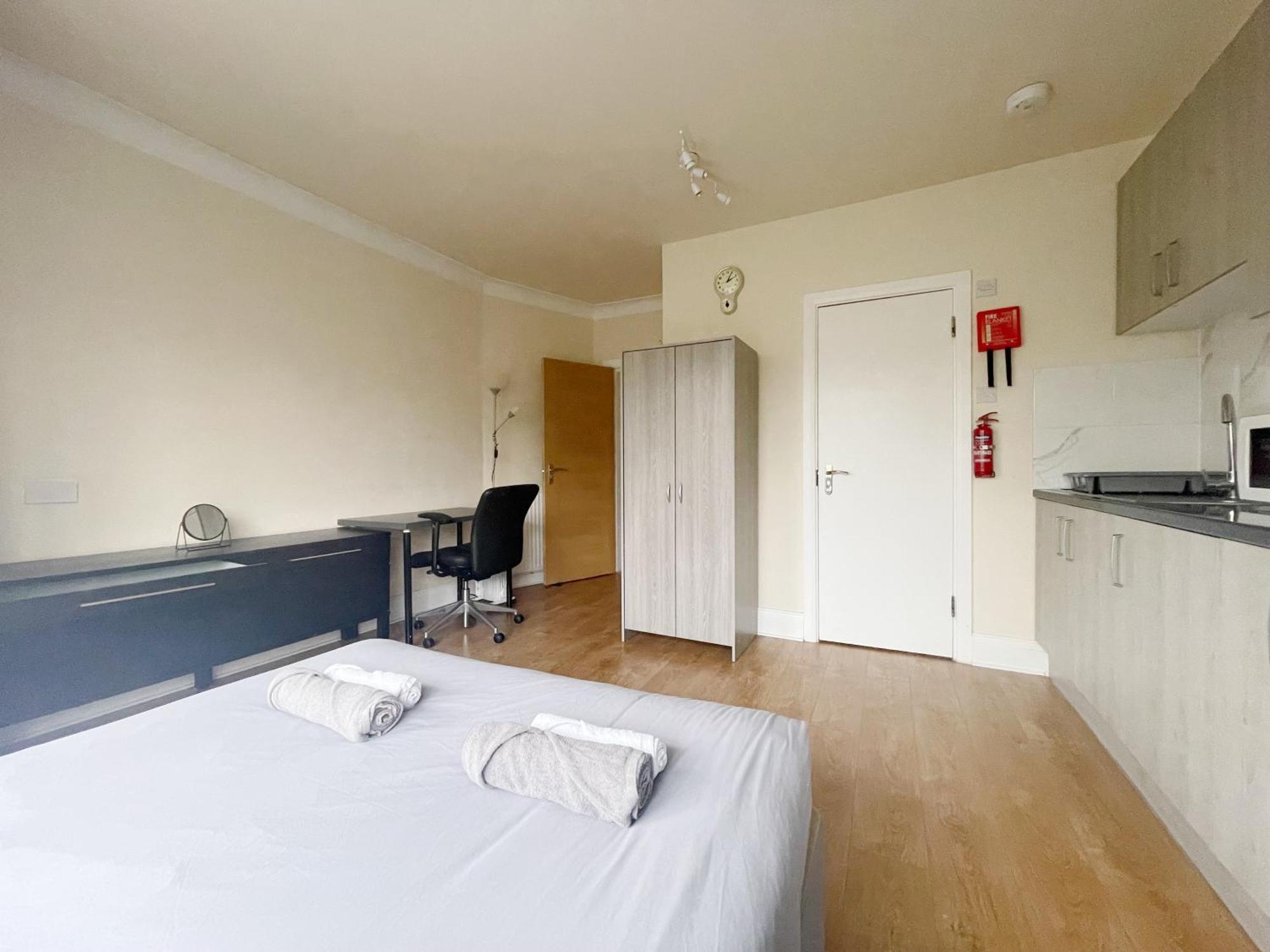 Large Cosy 15min From * Londres