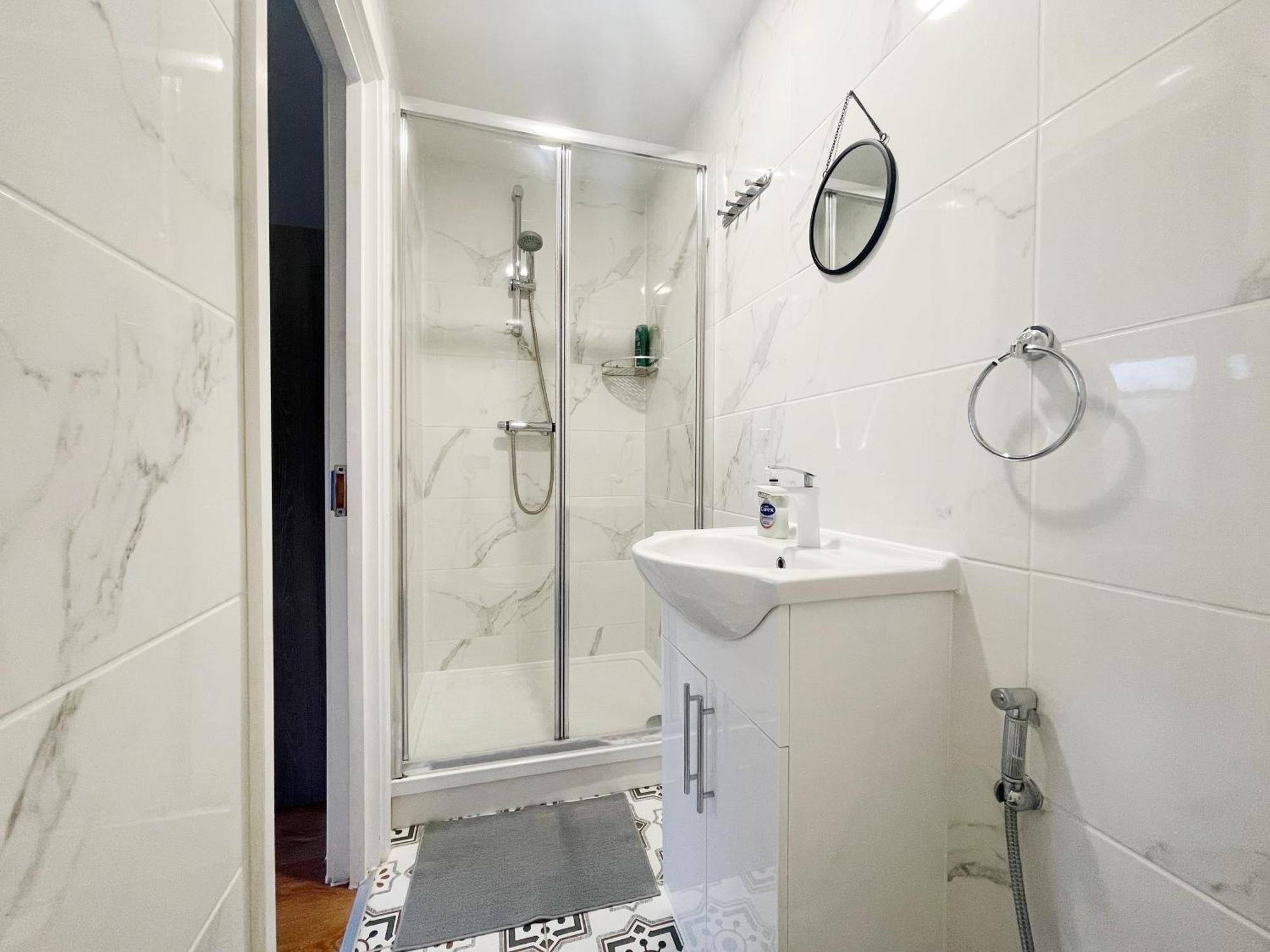 Large Cosy 15min From Londres