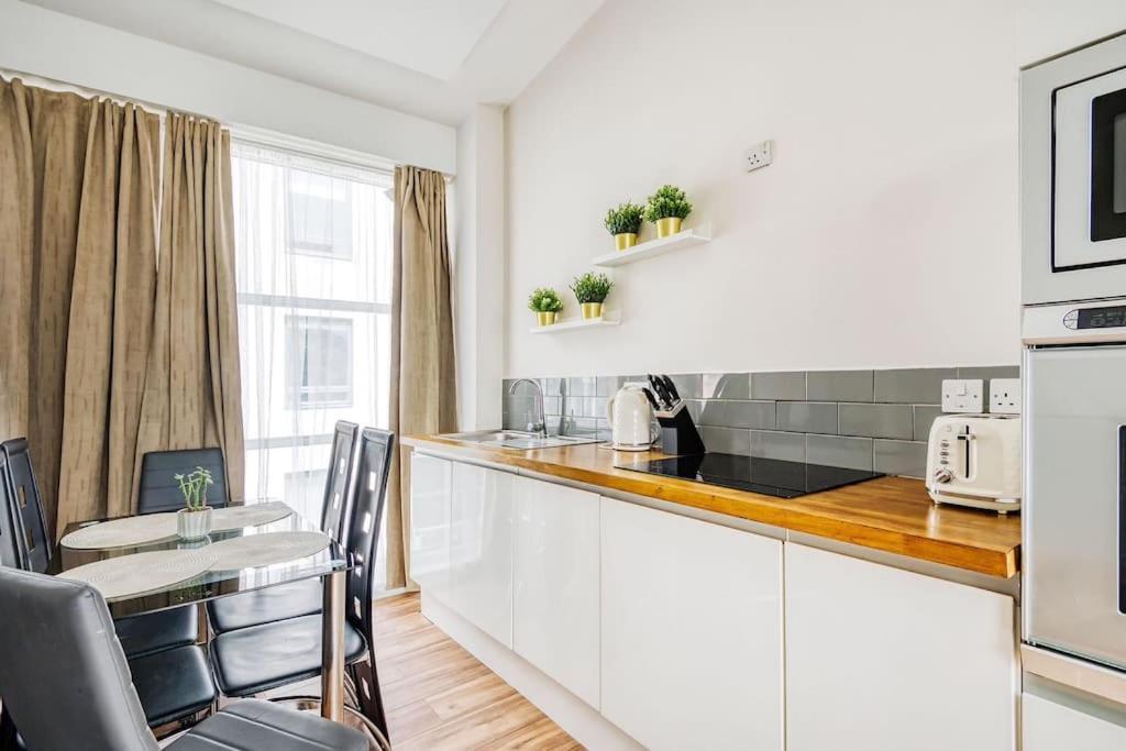 2 Bedroom Flat Edgware Road Appartement *