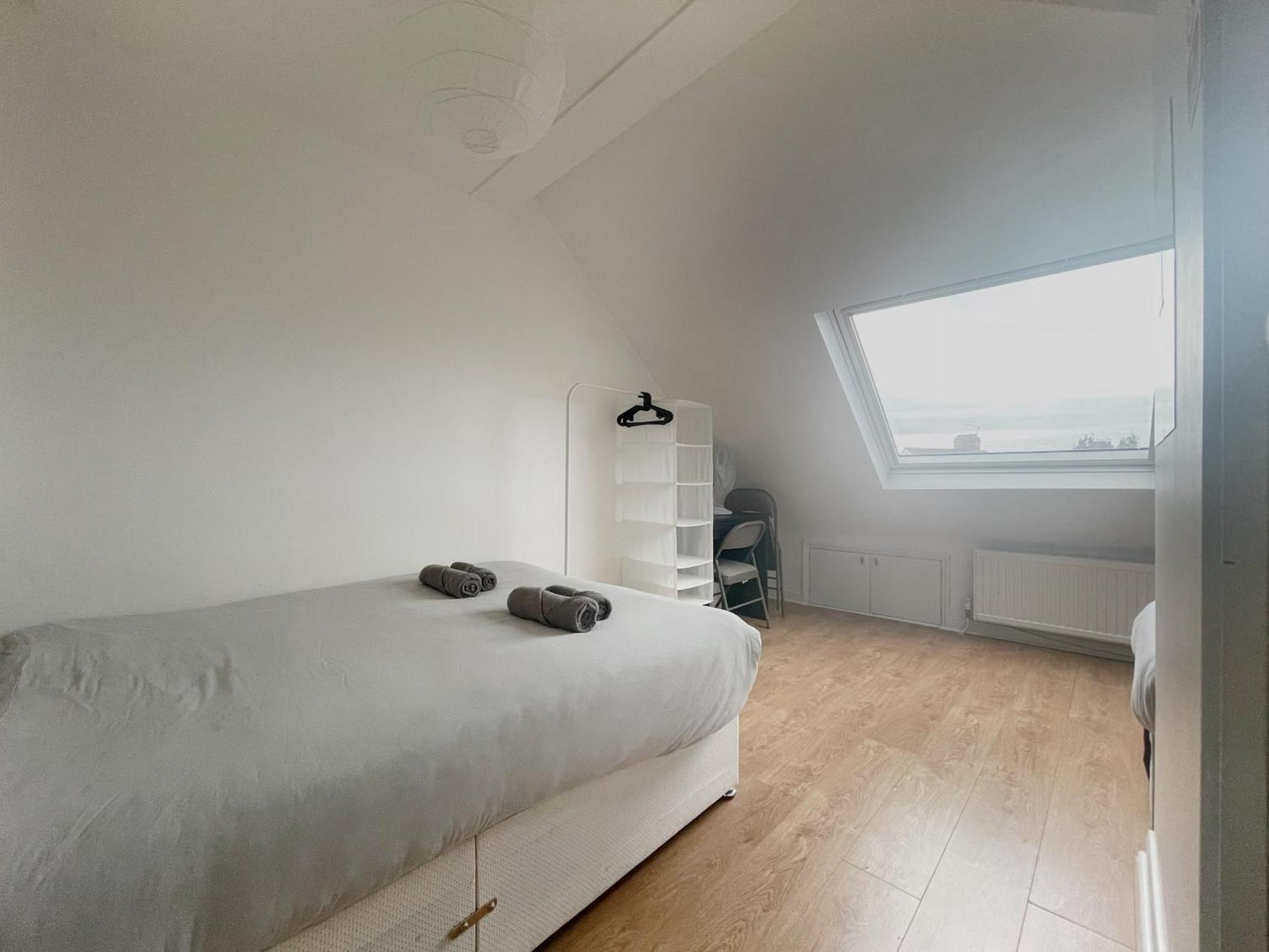Large Cosy 15min From