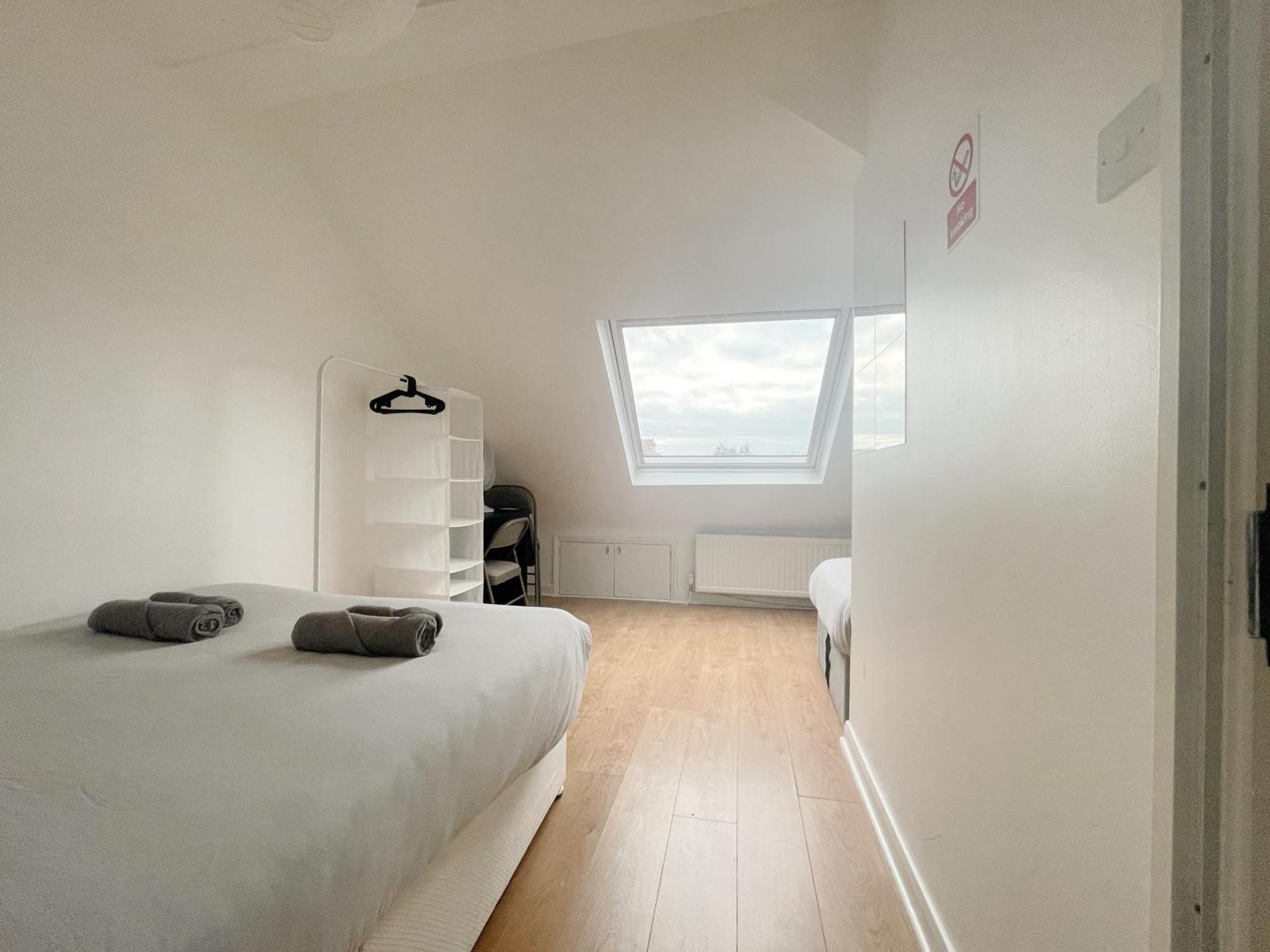 Large Cosy 15min From *