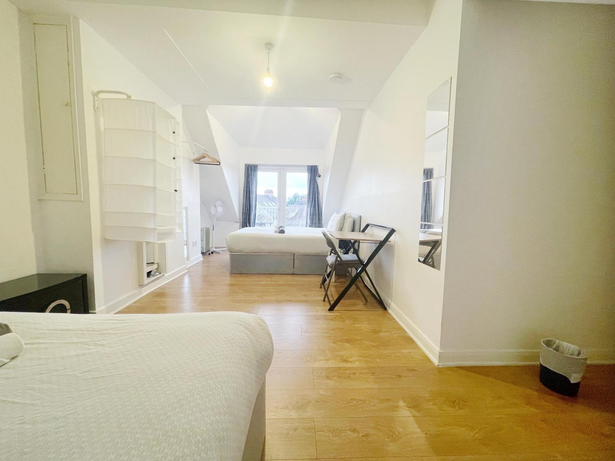 Large Cosy 15min From
