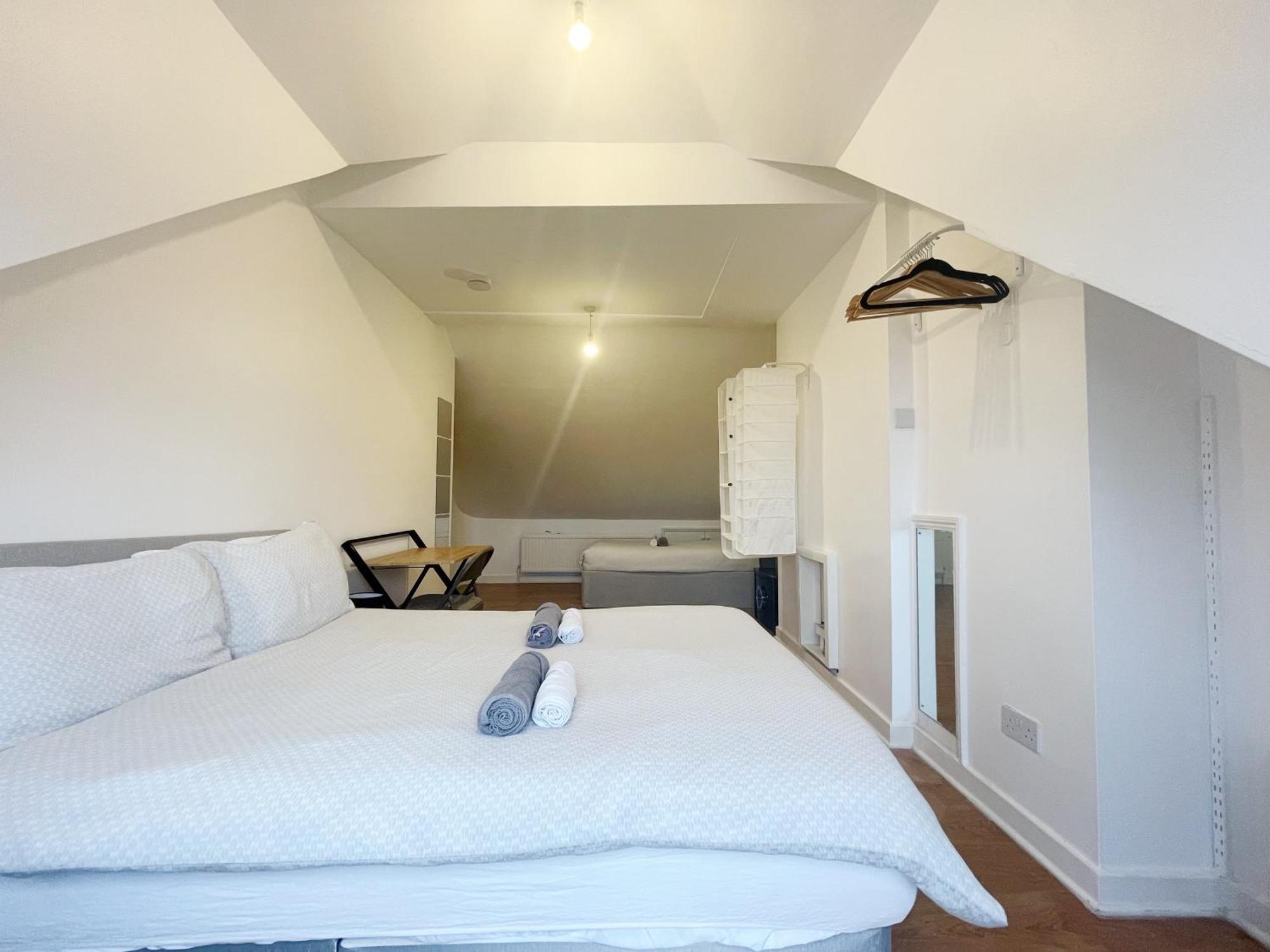 Large Cosy 15min From *