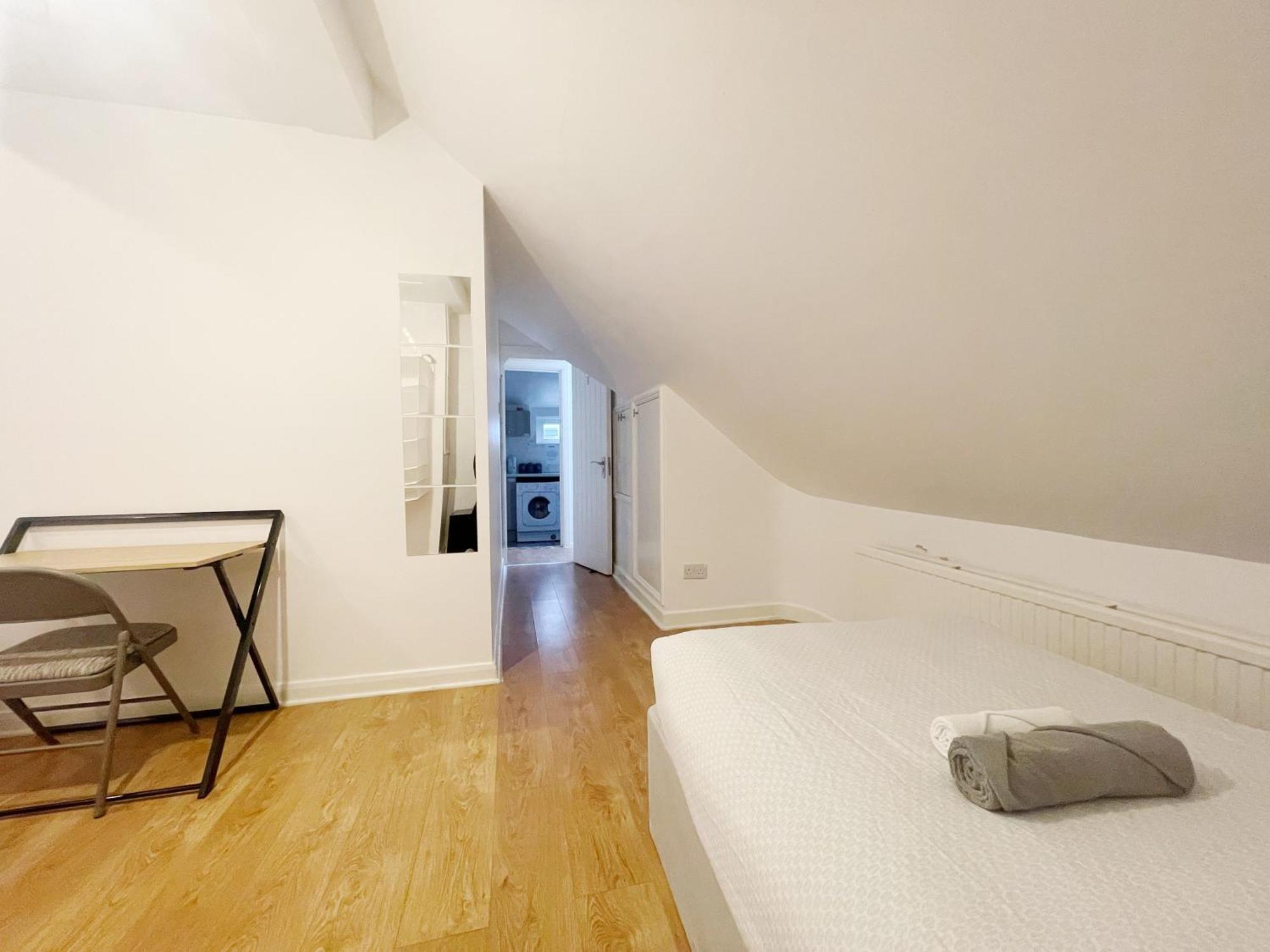 Large Cosy 15min From Habitación en casa particular Londres