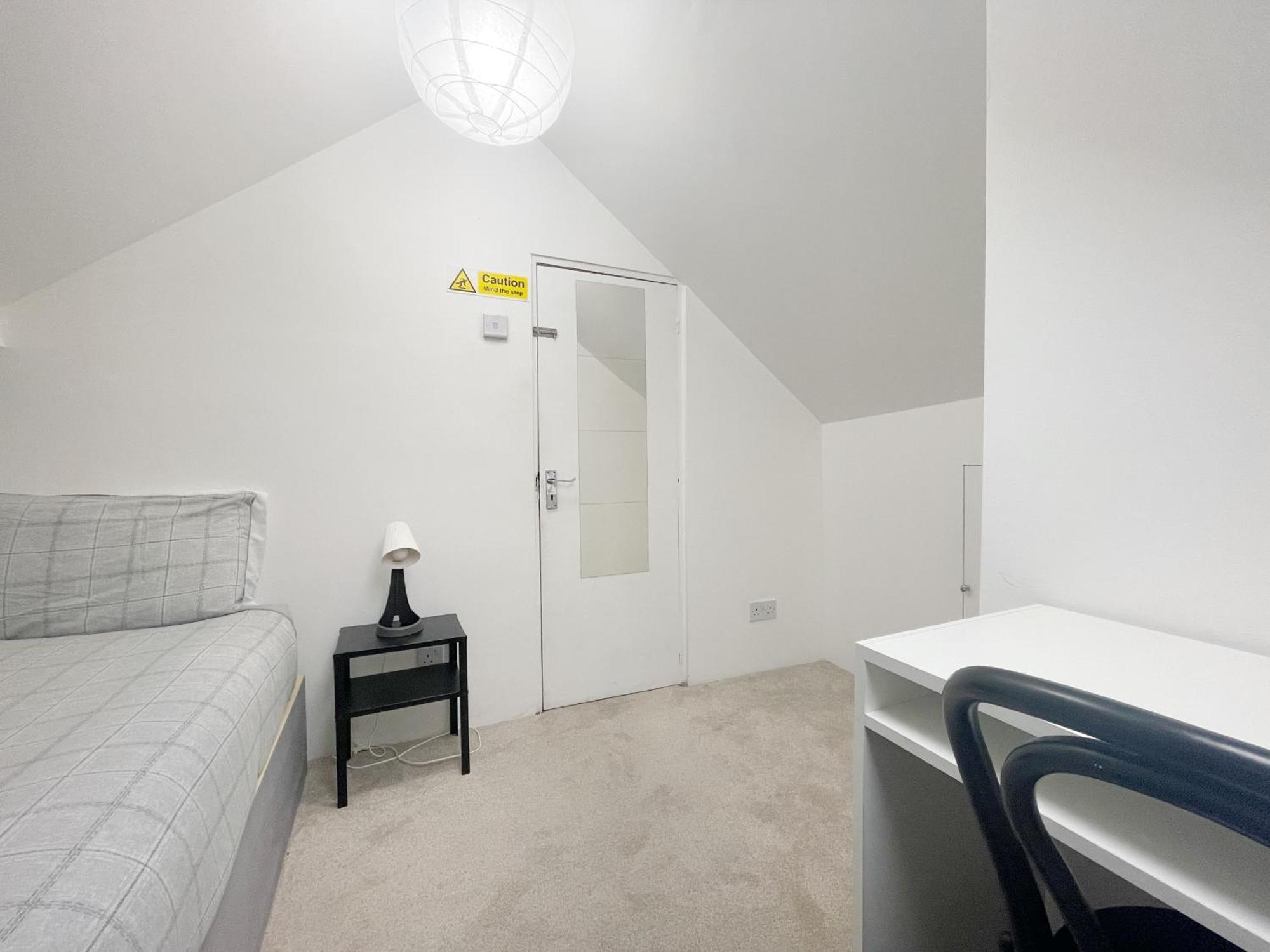 Large Cosy 15min From Londres