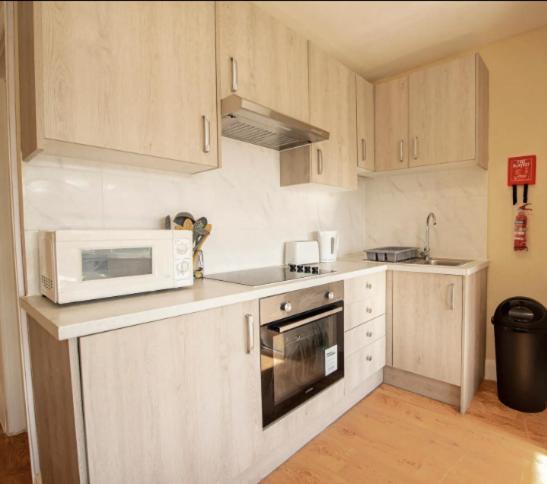 Privatunterkunft Large Cosy 15min From