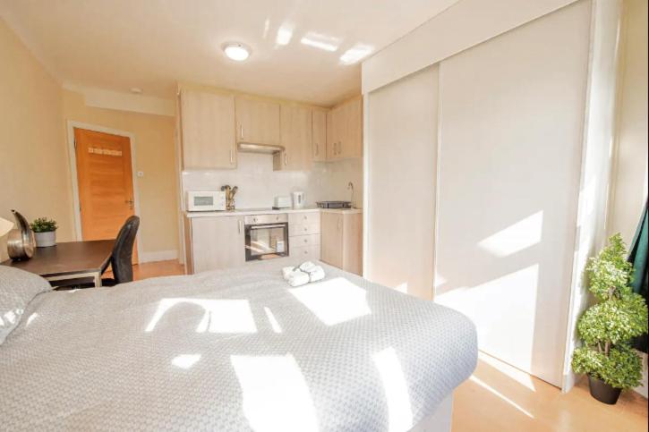 Large Cosy 15min From Londres