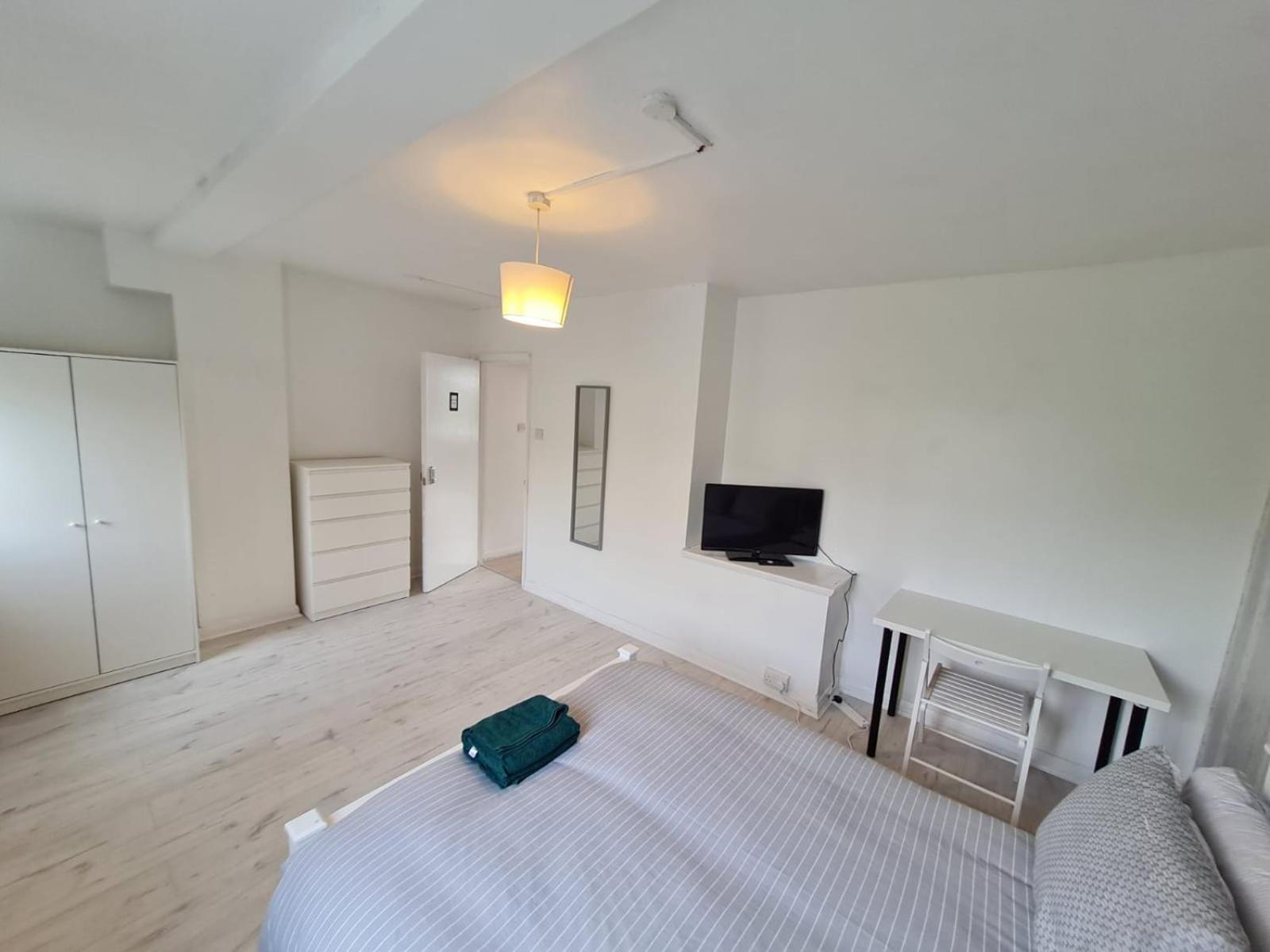 E2 Guest house *